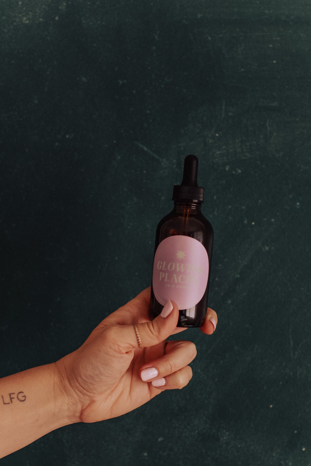 GLOWING PLACES, SKIN SERUM