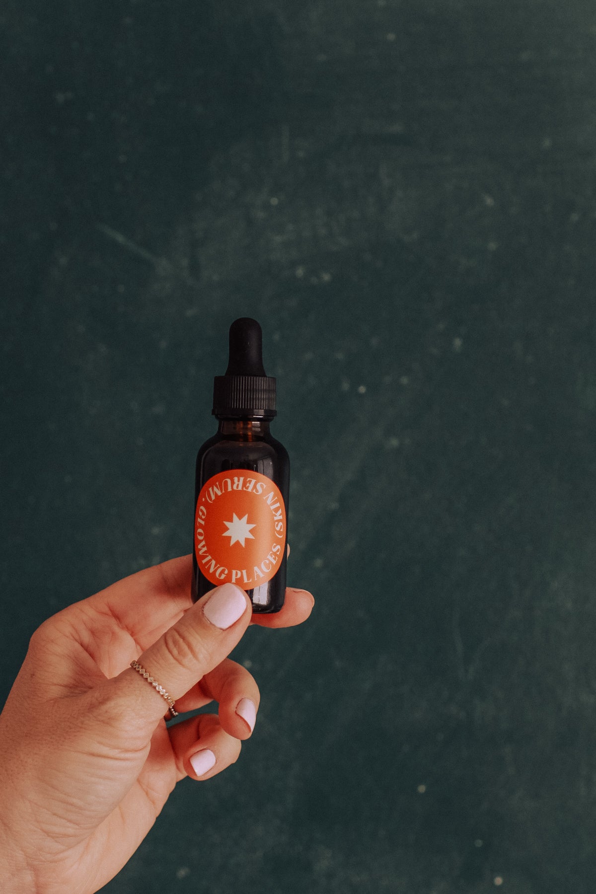 GLOWING PLACES, SKIN SERUM