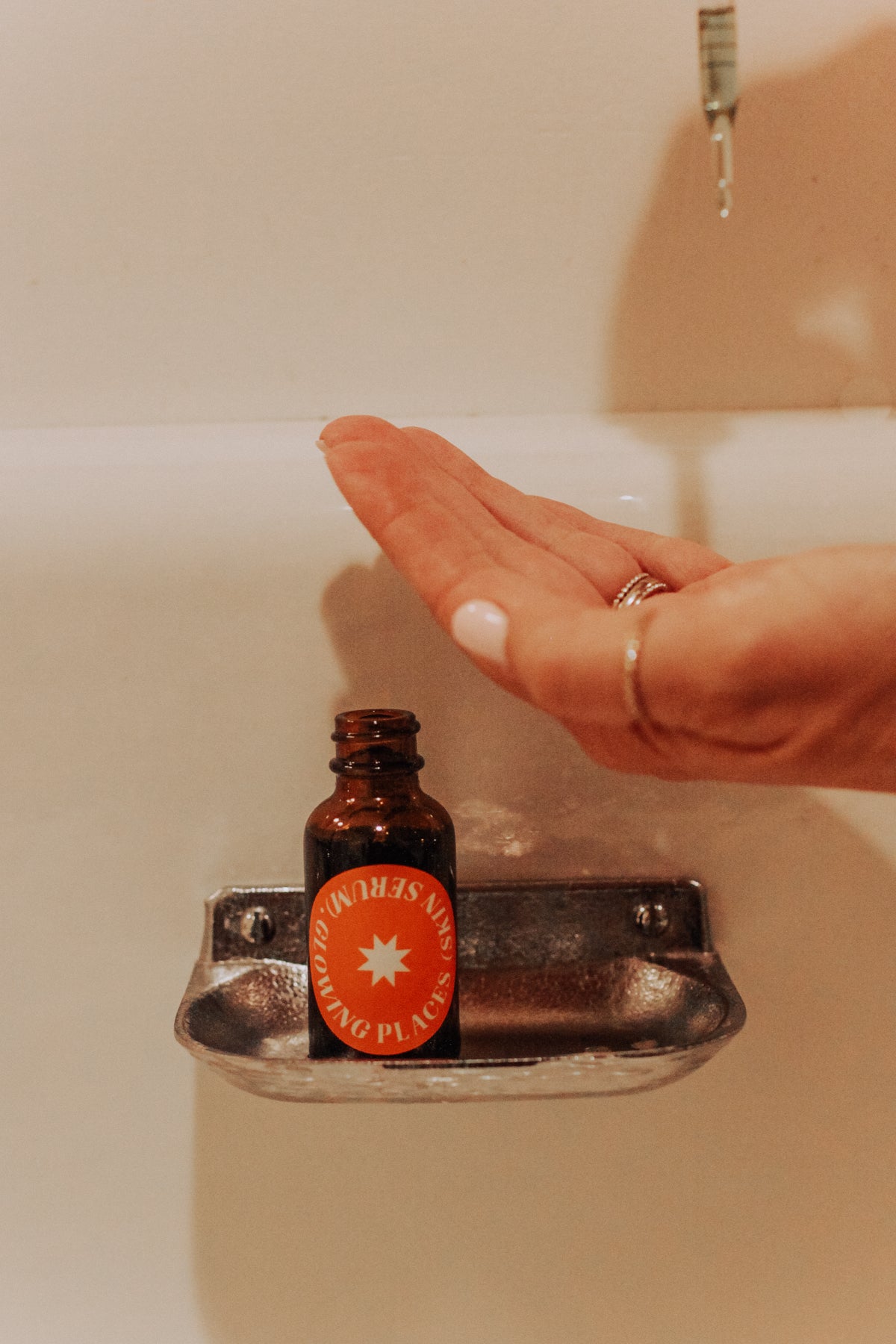 GLOWING PLACES, SKIN SERUM